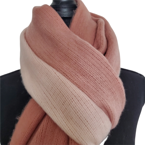 Steven Madden gradient blush knit scarf - Picture 2 of 5